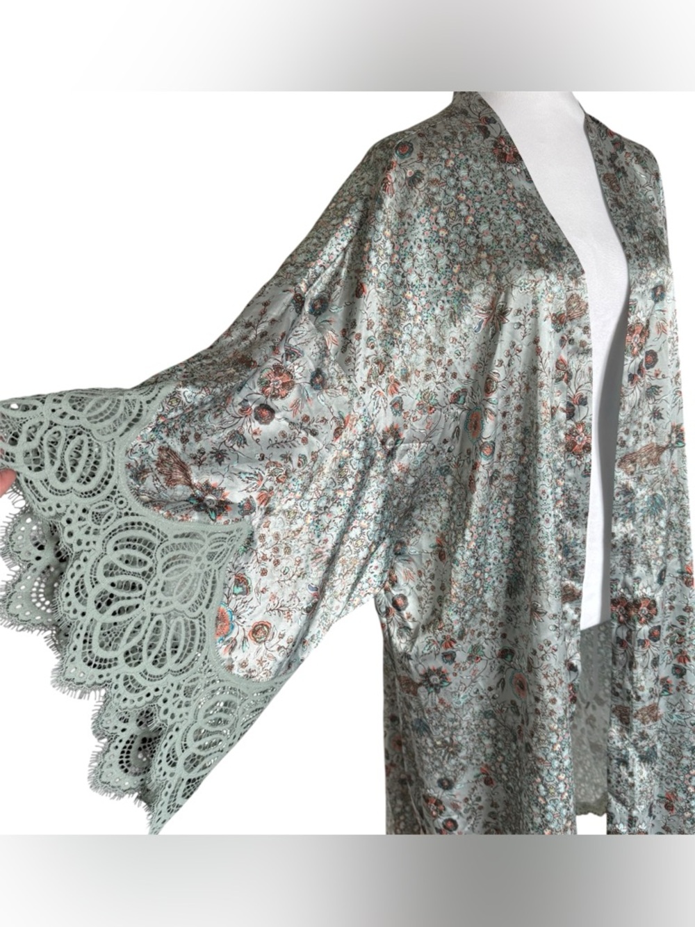 Victoria’s Secret Dream Angels Satin Floral Kimono Robe M/L NWT - Picture 3 of 12